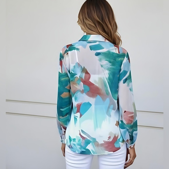 Graphic Patterned Button-Down Blouse - Picture 4 of 6